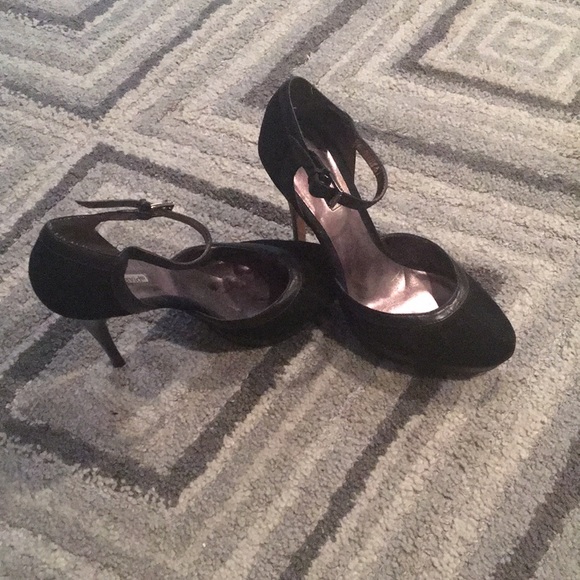 Heels - Picture 3 of 3